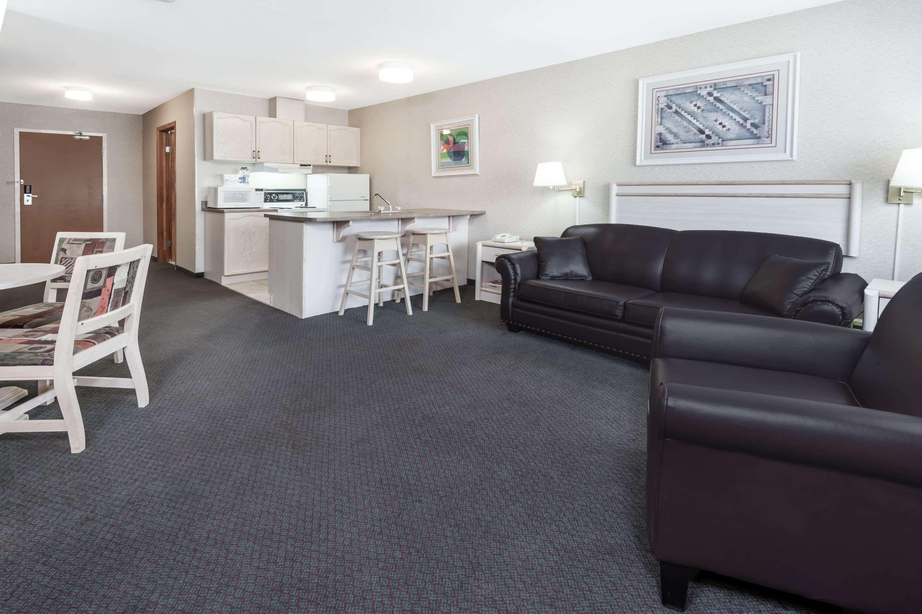 Stony Plain Inn & Suites Εξωτερικό φωτογραφία