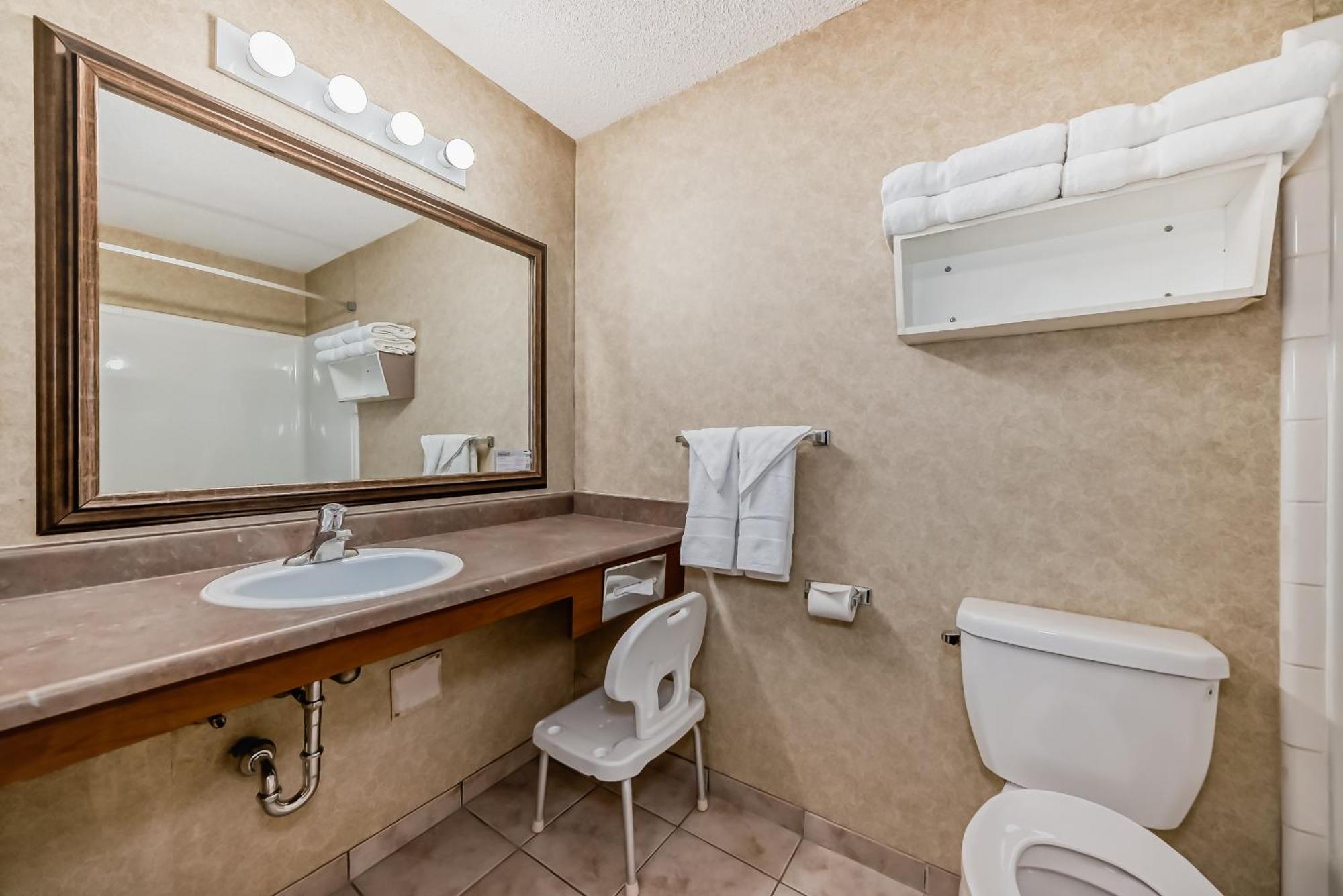 Stony Plain Inn & Suites Εξωτερικό φωτογραφία