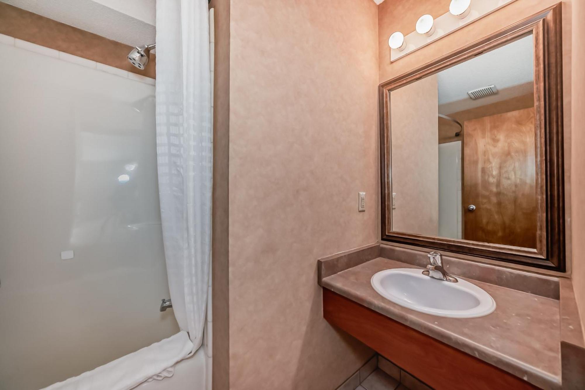 Stony Plain Inn & Suites Εξωτερικό φωτογραφία