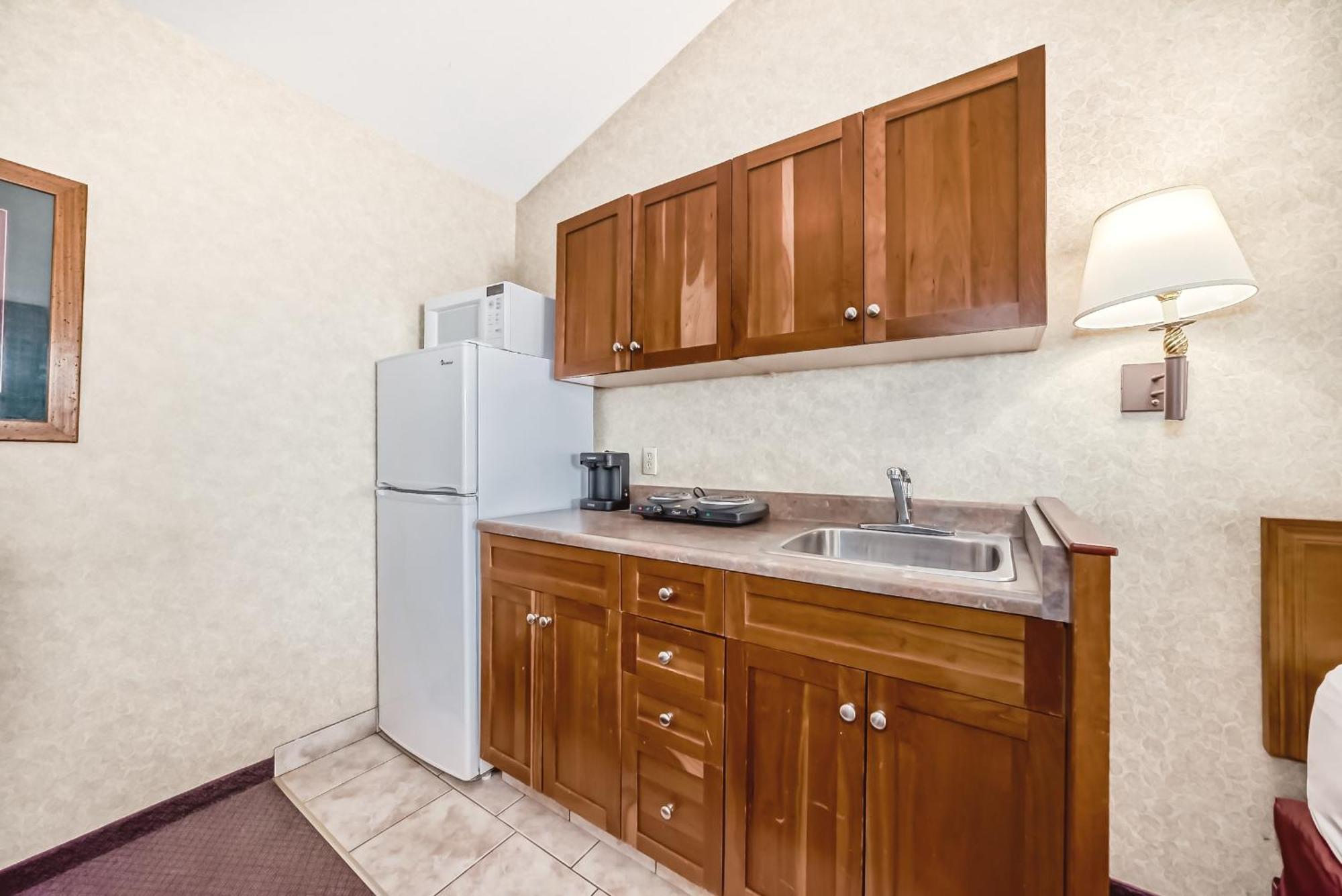 Stony Plain Inn & Suites Εξωτερικό φωτογραφία
