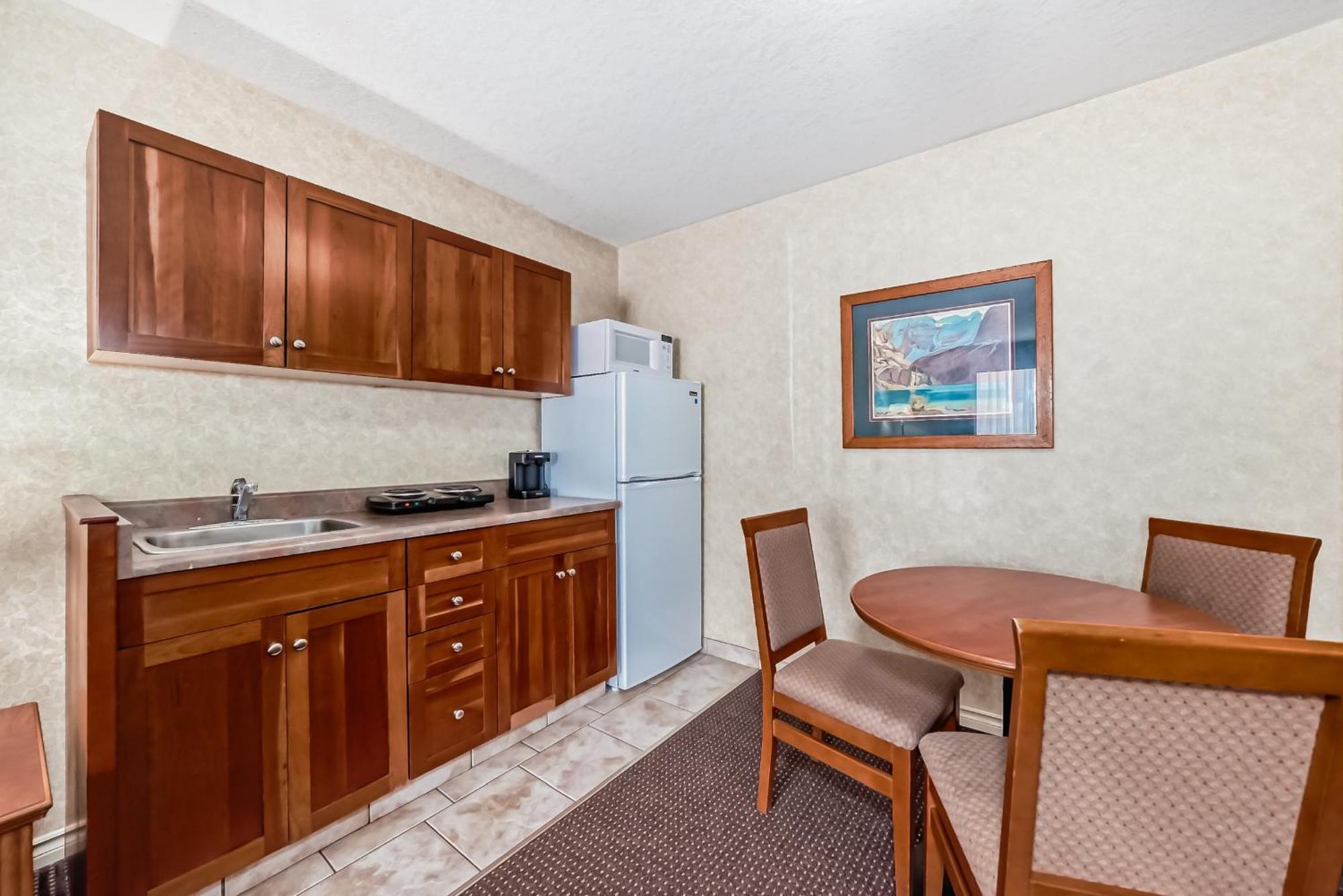 Stony Plain Inn & Suites Εξωτερικό φωτογραφία