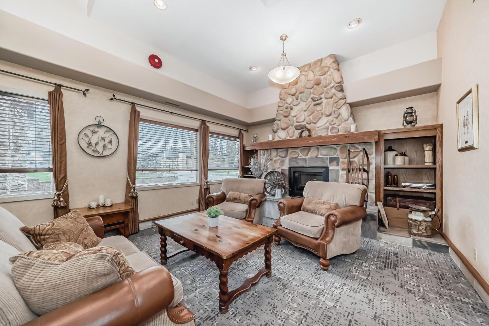 Stony Plain Inn & Suites Εξωτερικό φωτογραφία