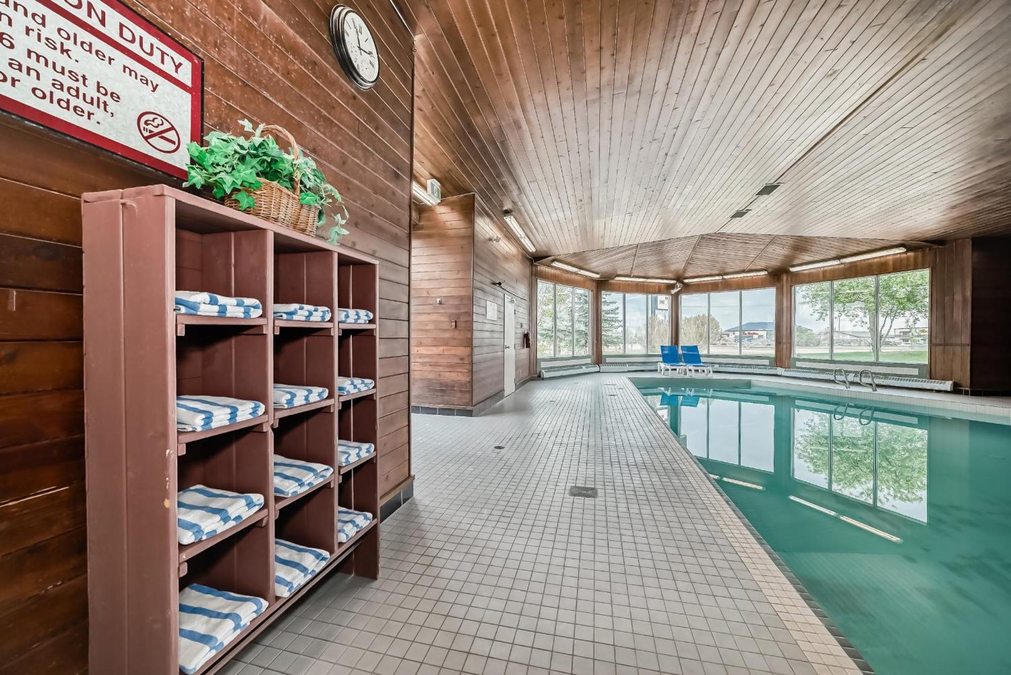 Stony Plain Inn & Suites Εξωτερικό φωτογραφία